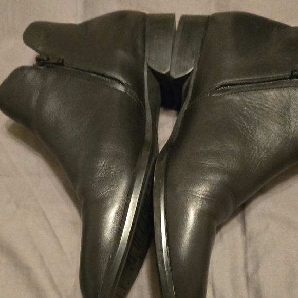 Munro Black Ankle Boots - Picture 3 of 8